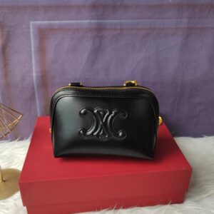 【AT3679】🖤 Celine ブラックTriomphe クラッチバッグ 🖤