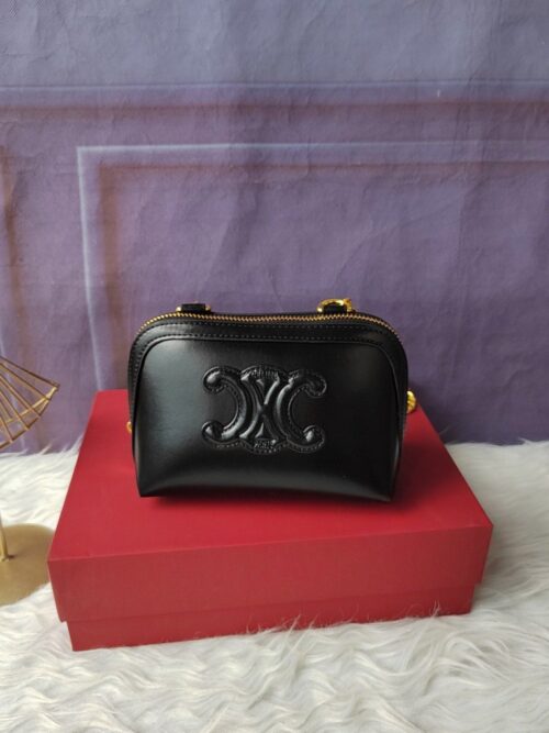 【AT3679】🖤 Celine ブラックTriomphe クラッチバッグ 🖤