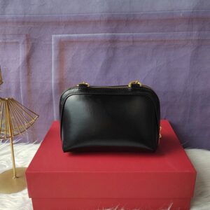 【AT3679】🖤 Celine ブラックTriomphe クラッチバッグ 🖤