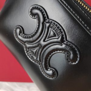【AT3679】🖤 Celine ブラックTriomphe クラッチバッグ 🖤