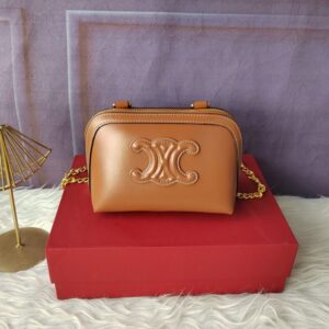 【AT3680】Celine Triomphe ハイシャインカーフスキンショルダーバッグ👜
