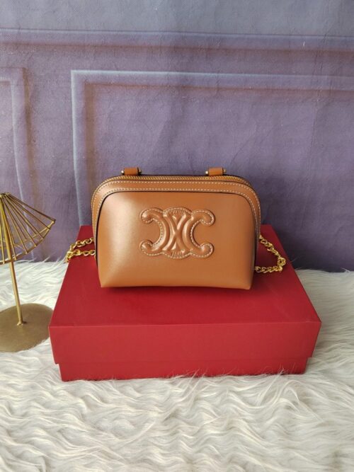 【AT3680】Celine Triomphe ハイシャインカーフスキンショルダーバッグ👜