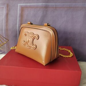 【AT3680】Celine Triomphe ハイシャインカーフスキンショルダーバッグ👜