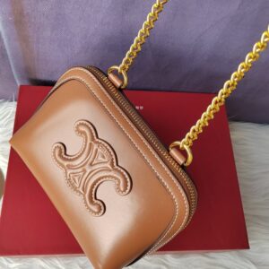 【AT3680】Celine Triomphe ハイシャインカーフスキンショルダーバッグ👜