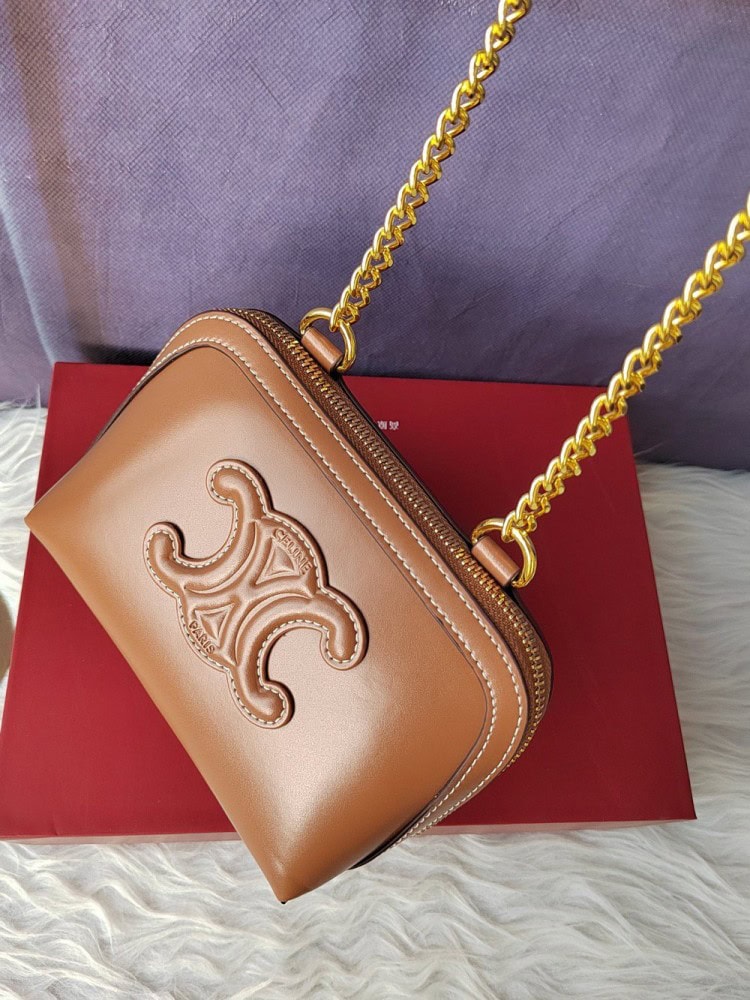 【AT3680】Celine Triomphe ハイシャインカーフスキンショルダーバッグ👜