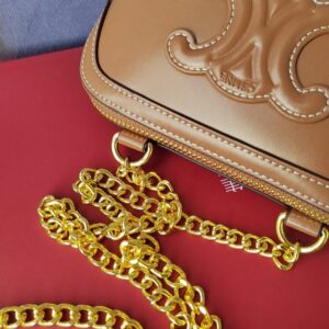 【AT3680】Celine Triomphe ハイシャインカーフスキンショルダーバッグ👜