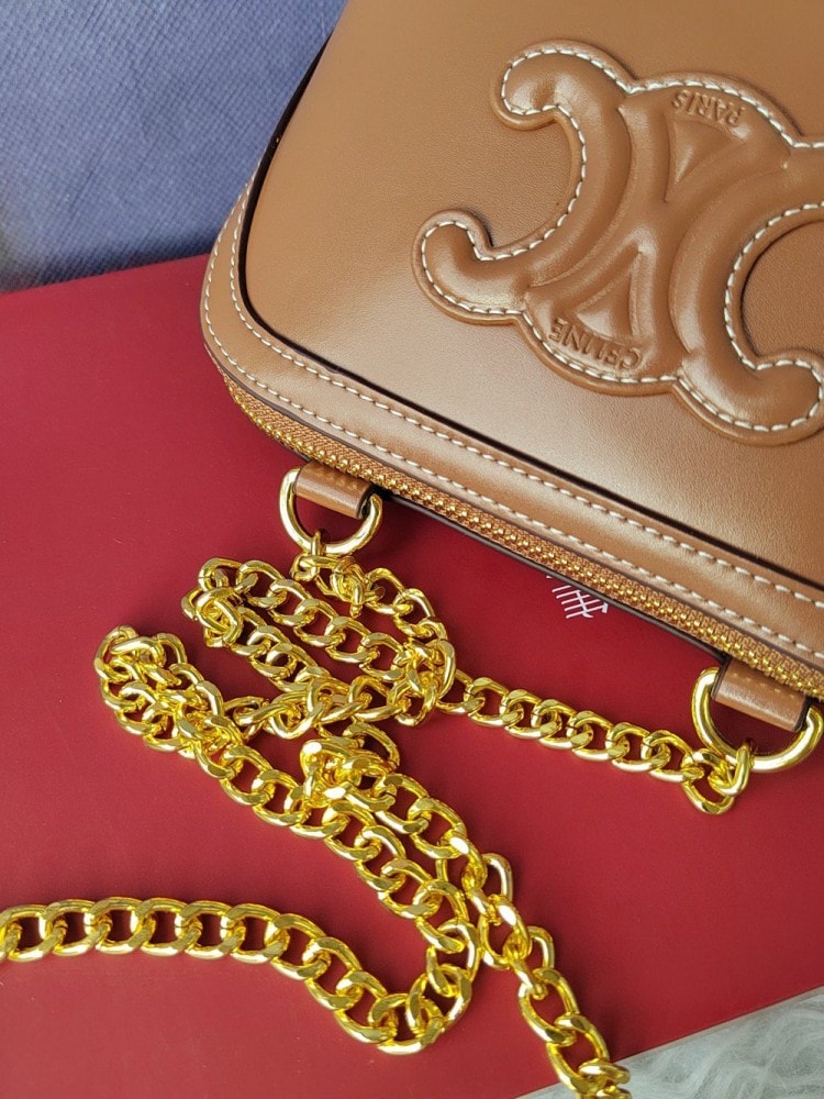【AT3680】Celine Triomphe ハイシャインカーフスキンショルダーバッグ👜
