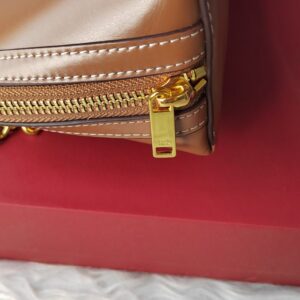 【AT3680】Celine Triomphe ハイシャインカーフスキンショルダーバッグ👜