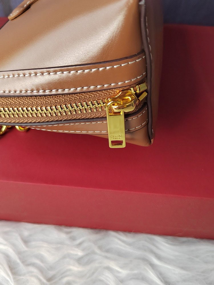【AT3680】Celine Triomphe ハイシャインカーフスキンショルダーバッグ👜