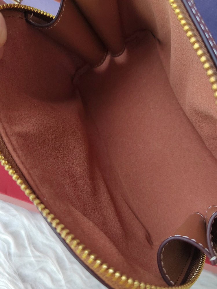 【AT3680】Celine Triomphe ハイシャインカーフスキンショルダーバッグ👜