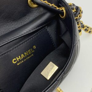 【AT3684】🖤 Chanel クラシックなダイヤ柄チェーンバッグ 🖤