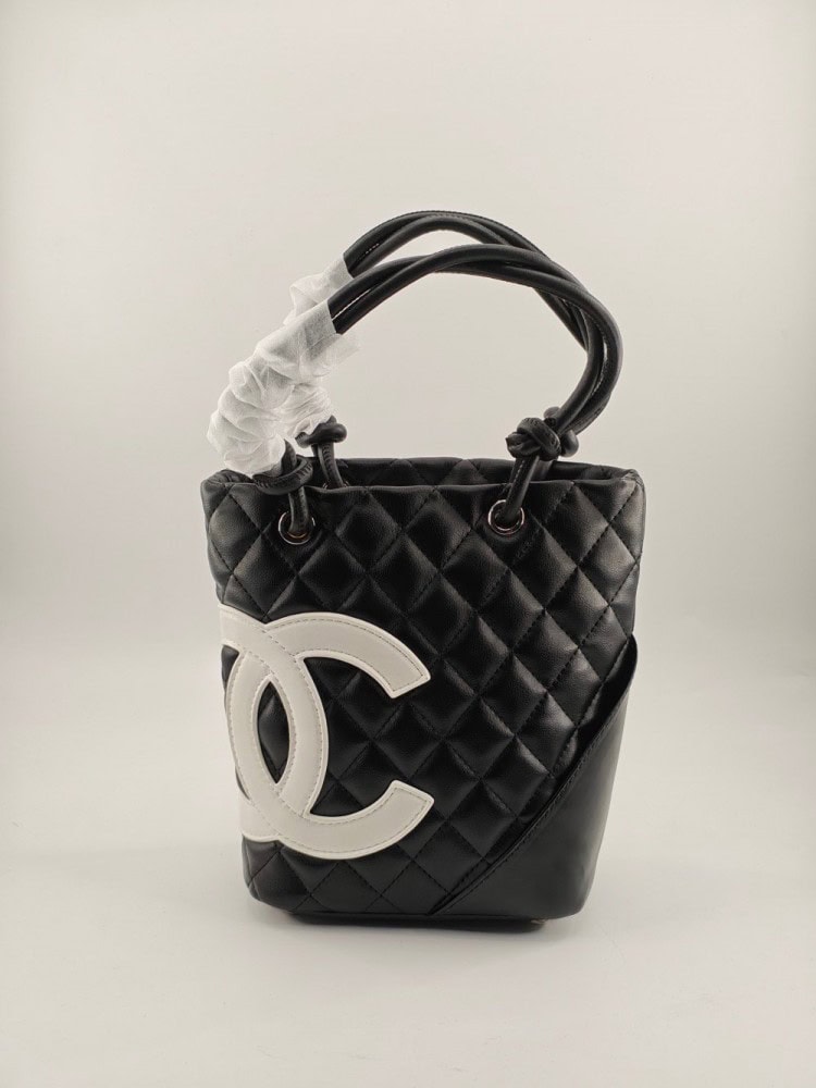 【AT3687】🖤 ChanelのクラシックなダブルCロゴとチェック柄のトートバッグ 🖤