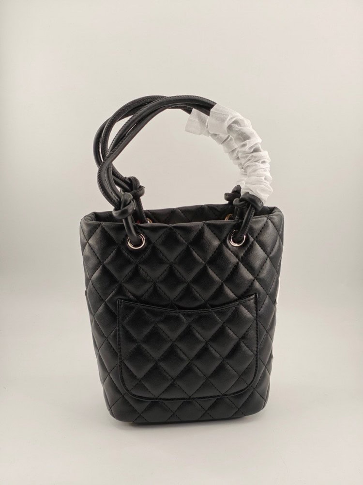 【AT3687】🖤 ChanelのクラシックなダブルCロゴとチェック柄のトートバッグ 🖤