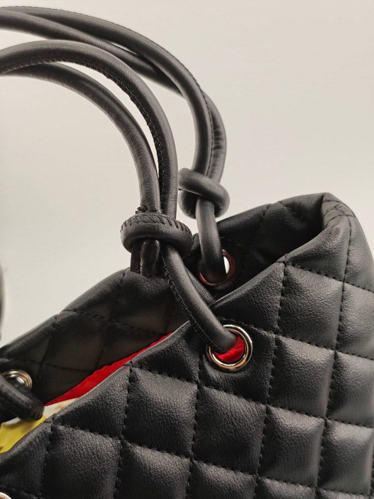 【AT3687】🖤 ChanelのクラシックなダブルCロゴとチェック柄のトートバッグ 🖤