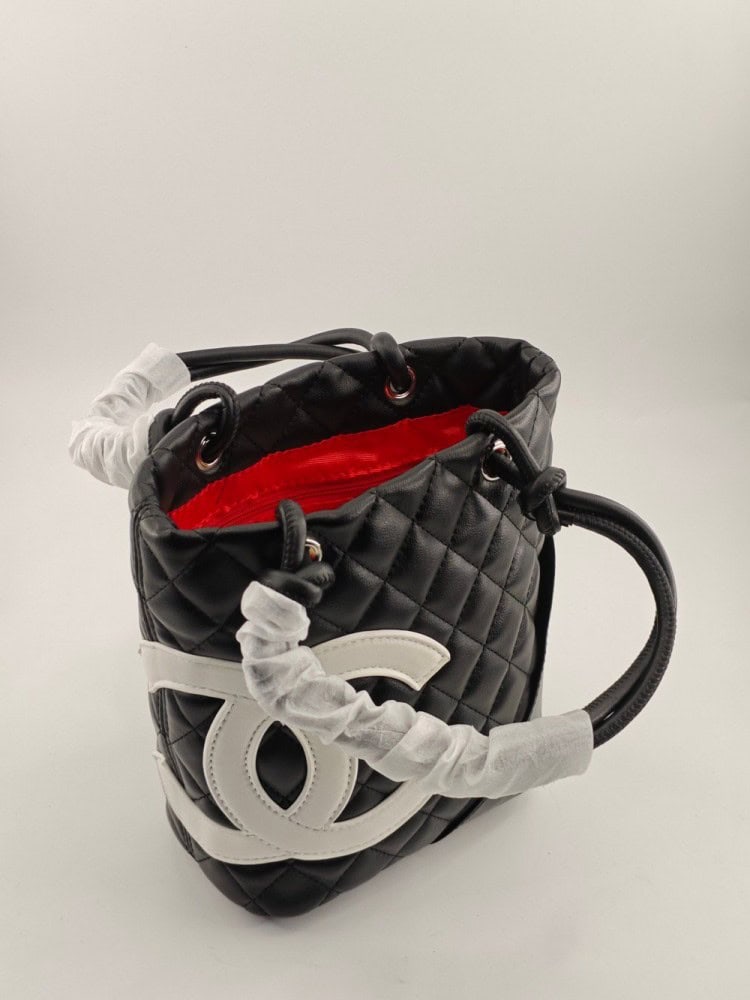 【AT3687】🖤 ChanelのクラシックなダブルCロゴとチェック柄のトートバッグ 🖤