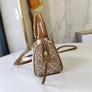 【AT3693】✨ Tory Burchのクラシックなフラワープリント ボストンバッグ ✨