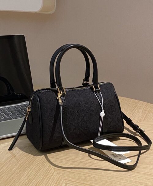 【AT3694】🖤 Tory Burch クラシックな黒い刺繍入りボストンバッグ 🖤