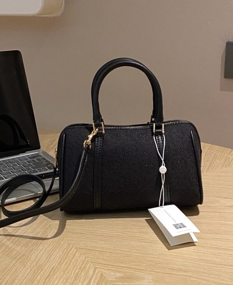 【AT3694】🖤 Tory Burch クラシックな黒い刺繍入りボストンバッグ 🖤