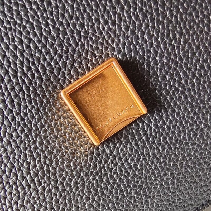 【AT3696】✨Tory Burch Miller Flap Bag ミニサイズのクラシックなショルダーバッグ✨ ハイエンドなブラックとゴールドの配色 🎀 おしゃれで万能アイテム