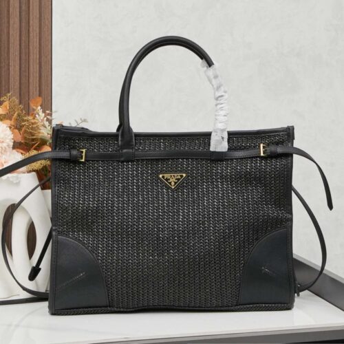 【AT3699】Prada プラダのダブルハンドル編みトートバッグ✨ ヴィンテージのブラック＆ゴールドスタイル👜 クラシックなデザインでどんなコーデにも合わせやすい✨
