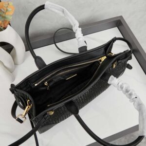 【AT3700】Pradaミニ編みトートバッグ✨ レトロなブラックゴールドデザイン👜 ラグジュアリーウェア 💫