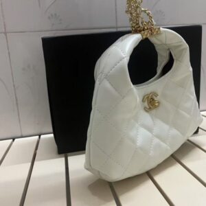 【AT3711】✨ Chanel クラシックラムスキンダイヤモンドチェーンバッグ ✨