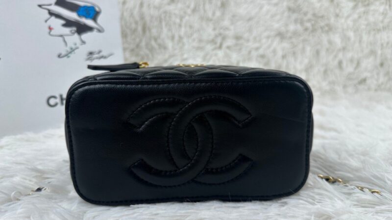 【AT3713】🖤 Chanel のクラシックなミニバニティ斜めがけバッグ 🖤