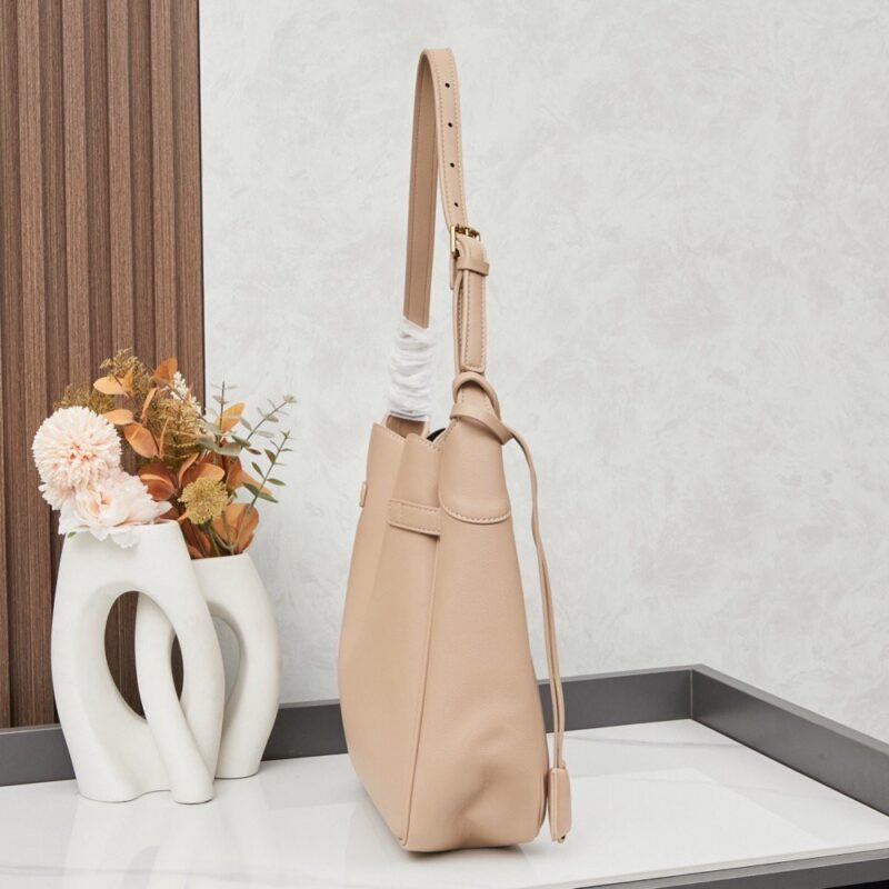 【AT3725】✨Balenciaga Paris クラシックなロック付きショルダーバッグ✨