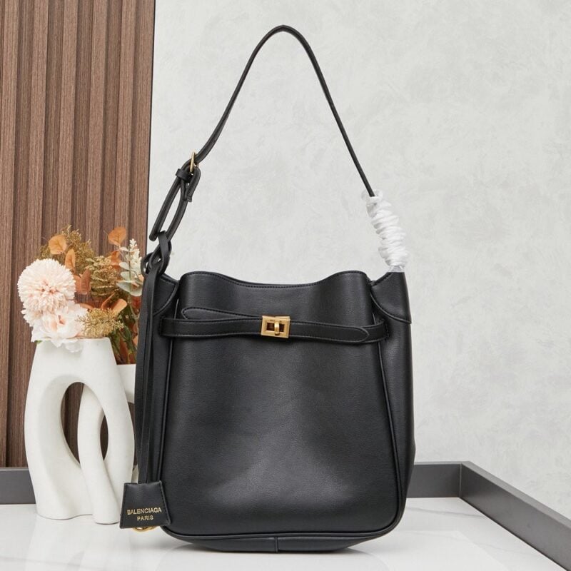 【AT3726】🖤 Balenciaga バレンシアガのクラシックでエレガントなショルダーバッグ | ハイファッションスタイル 🖤
