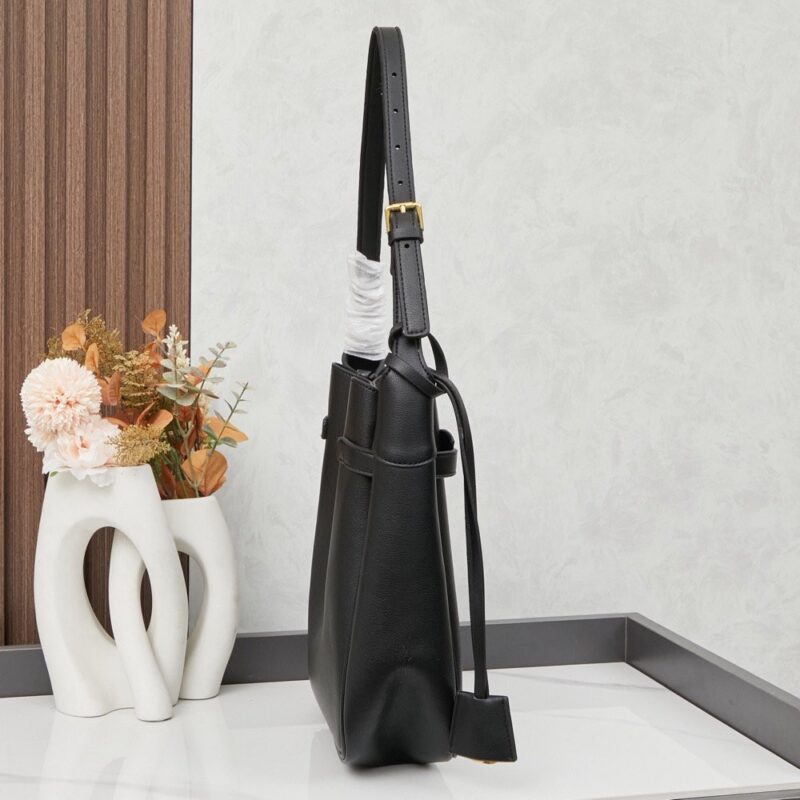 【AT3726】🖤 Balenciaga バレンシアガのクラシックでエレガントなショルダーバッグ | ハイファッションスタイル 🖤