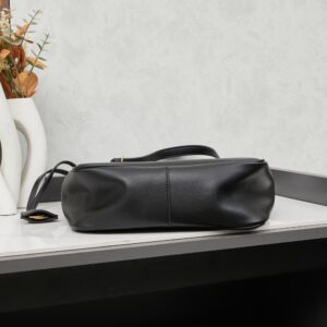 【AT3726】🖤 Balenciaga バレンシアガのクラシックでエレガントなショルダーバッグ | ハイファッションスタイル 🖤