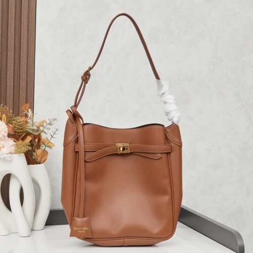 【AT3727】Balenciaga パリシリーズ エレガントなフラップショルダーバッグ✨