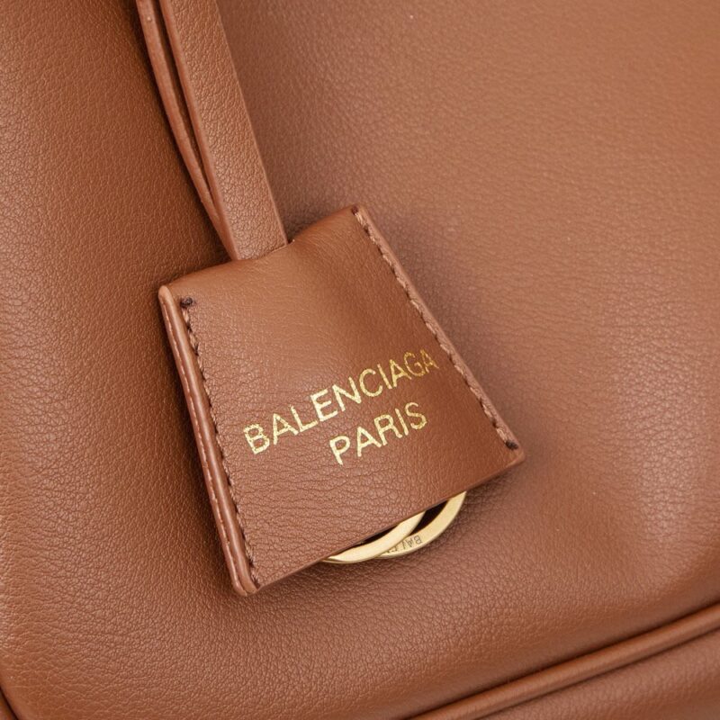 【AT3727】Balenciaga パリシリーズ エレガントなフラップショルダーバッグ✨