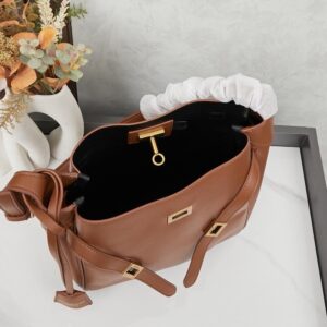 【AT3727】Balenciaga パリシリーズ エレガントなフラップショルダーバッグ✨
