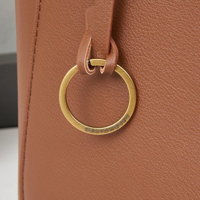 【AT3728】Balenciagaのクラシックトートバッグ | 控えめな贅沢な大容量デザイン 💫