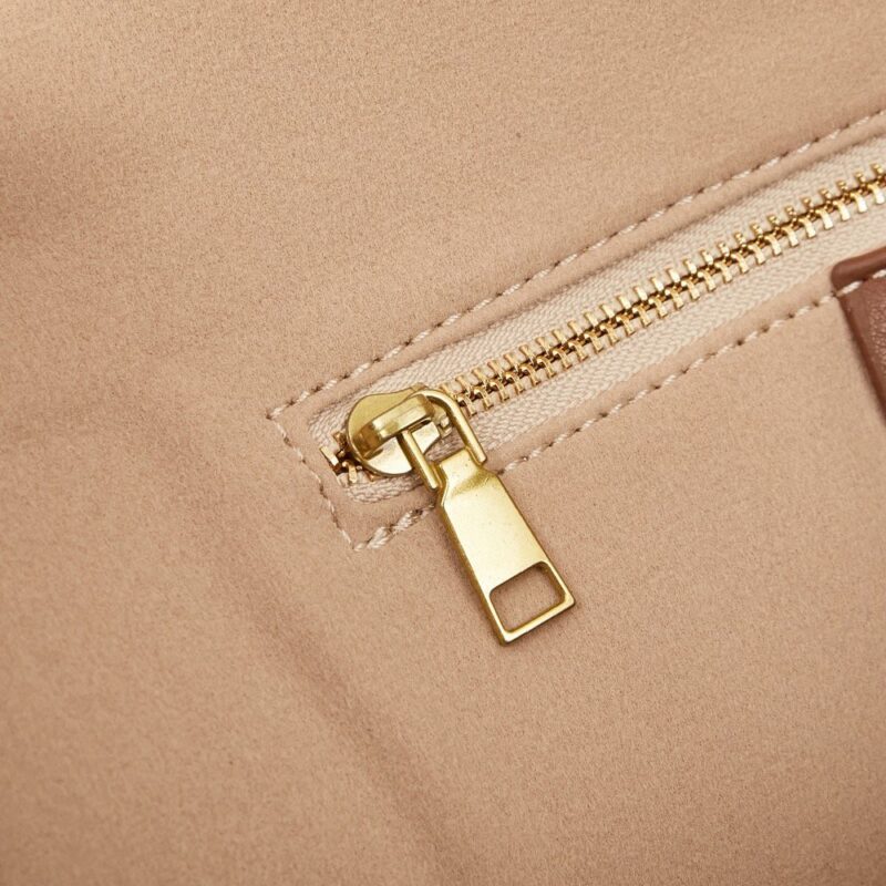 【AT3728】Balenciagaのクラシックトートバッグ | 控えめな贅沢な大容量デザイン 💫