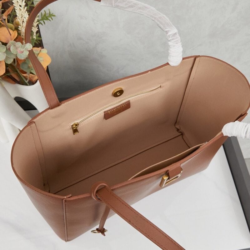 【AT3728】Balenciagaのクラシックトートバッグ | 控えめな贅沢な大容量デザイン 💫