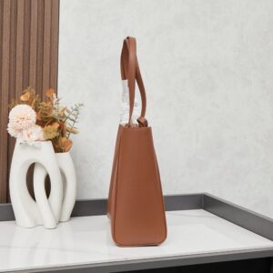 【AT3730】✨ Balenciaga のクラシックトートバッグ - ミルクティーブラウン ✨
