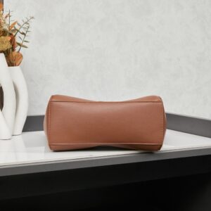【AT3730】✨ Balenciaga のクラシックトートバッグ - ミルクティーブラウン ✨