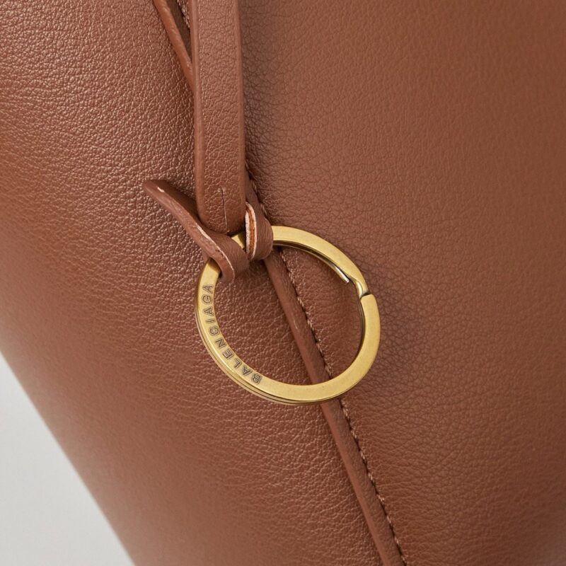 【AT3730】✨ Balenciaga のクラシックトートバッグ - ミルクティーブラウン ✨