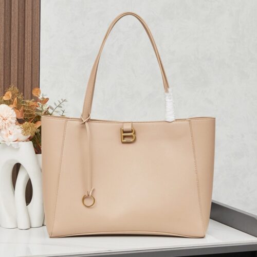 【AT3731】Balenciaga バレンシアガのクラシックな大きめトートバッグ｜シンプルでおしゃれな軽奢派品格