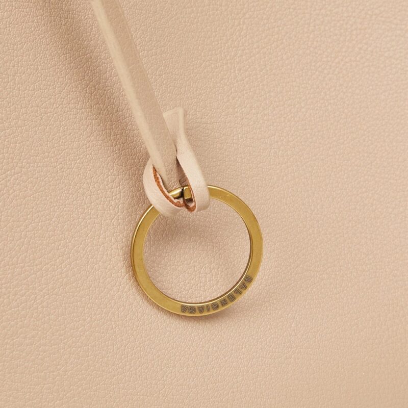 【AT3731】Balenciaga バレンシアガのクラシックな大きめトートバッグ｜シンプルでおしゃれな軽奢派品格