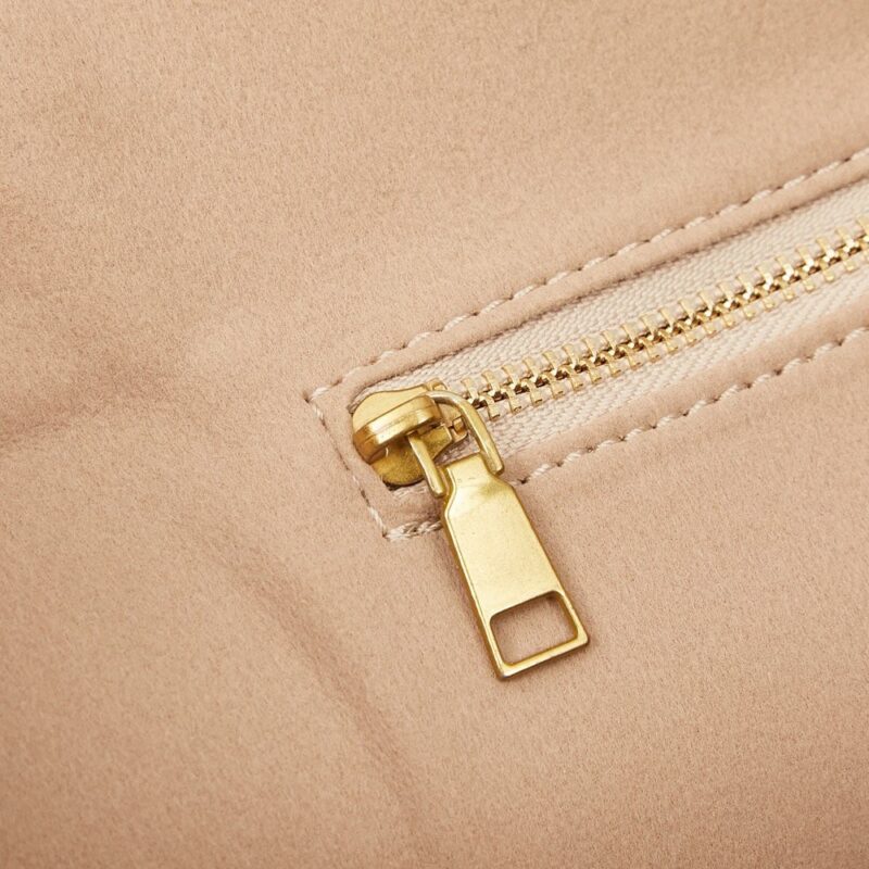 【AT3731】Balenciaga バレンシアガのクラシックな大きめトートバッグ｜シンプルでおしゃれな軽奢派品格