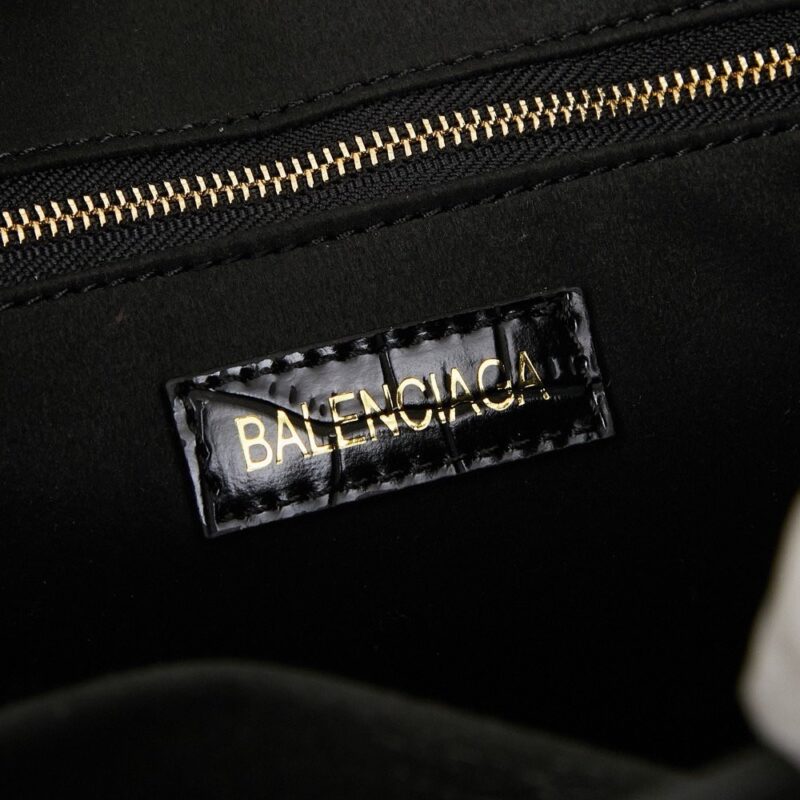 【AT3733】🖤 Balenciaga バレンシアガのクラシックなクロコダイル柄トートバッグ 🖤