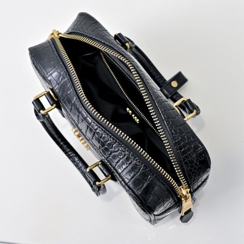 【AT3740】🖤 MIU MIUクラシッククロコダイル柄ミニハンドバッグ | エレガントとモダンが共存 🖤