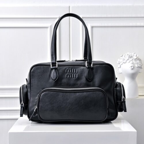 【AT3746】🖤 Miu Miu ミュウミュウのクラシックな黒いヴィンテージトートバッグ 🖤