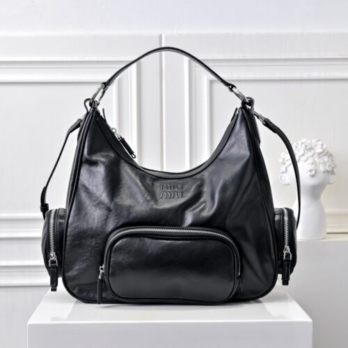 【AT3748】🖤 Miu Miu クラシックな黒のレザーショルダーバッグ | ヴィンテージで万能、控えめな贅沢感 🖤