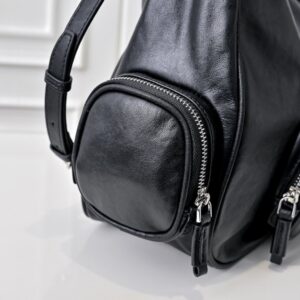 【AT3748】🖤 Miu Miu クラシックな黒のレザーショルダーバッグ | ヴィンテージで万能、控えめな贅沢感 🖤