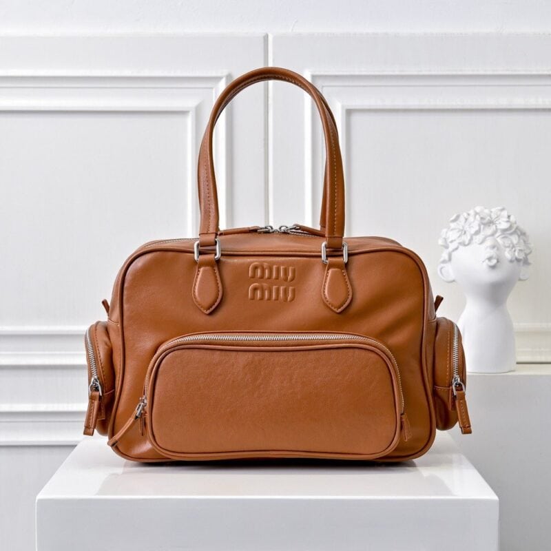 【AT3750】Miu Miu ミュウミュウのクラシックでレトロなハンドバッグ。豪華な羊皮工芸で、優雅な雰囲気の選択肢です。👜