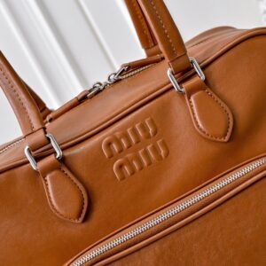 【AT3750】Miu Miu ミュウミュウのクラシックでレトロなハンドバッグ。豪華な羊皮工芸で、優雅な雰囲気の選択肢です。👜